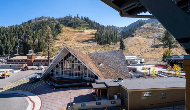 Top Floor Village Ski-In/Ski-Out Condo