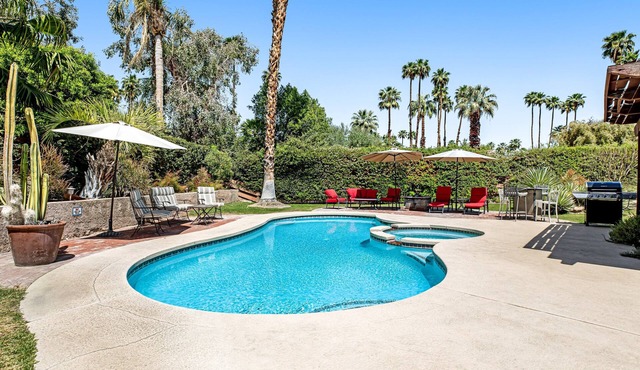 Tranquil dog-friendly retreat w/private pool & spa, courtyard, & mountain views