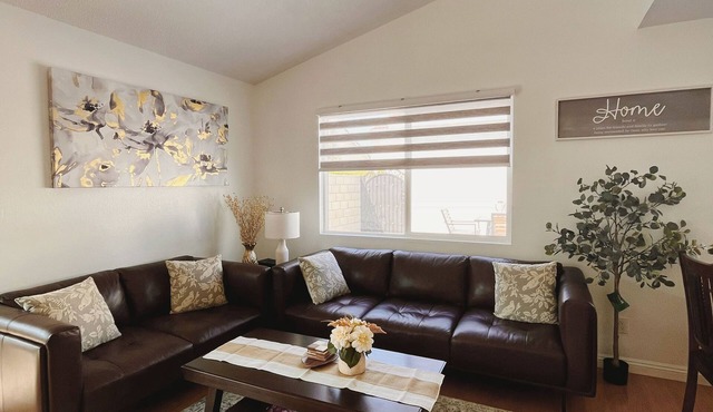Tranquil Retreat in Little Saigon. 15’ from DISNEYLAND
