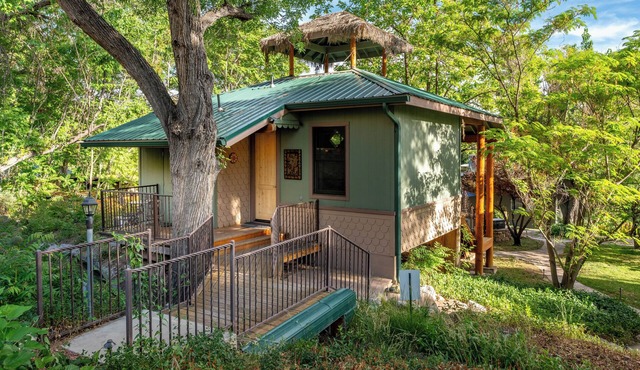 Tree House Romantic Hideaway Near Sedona