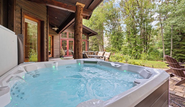 Twin Pine Retreat - Private Hot Tub