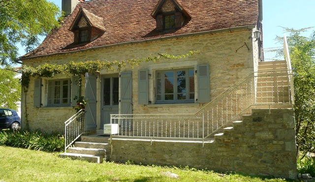 Typical Quercy house with heated pool in Espédaillac