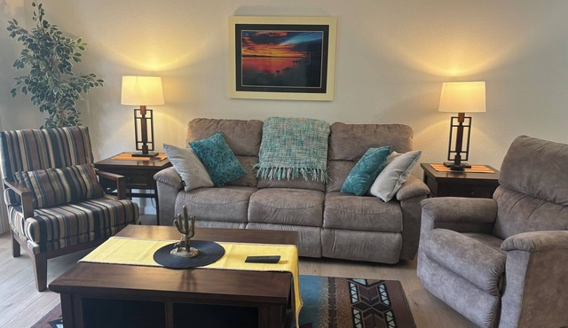 UPGRADED 1ST FLOOR 2 BEDROOM, 2 BATH, FOUNTAIN VIEW, PATIO, STEPS TO POOL & SPA