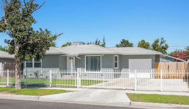 Upgraded 2Bed/1B on Quiet Street w. Easy Access to US99