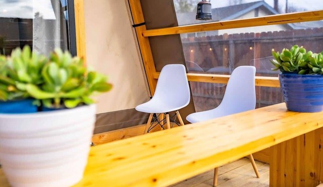 Urban Glamping Oasis: Comfort & Adventure Combined