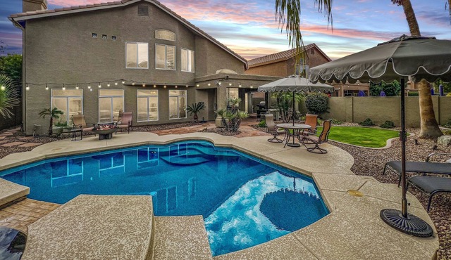 Vacation Oasis! Heated Pool, Hot Tub and Mountain Views