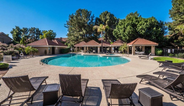 Val Vista Lakes 2 bedroom plus loft condo, Beach Club Access with Tennis