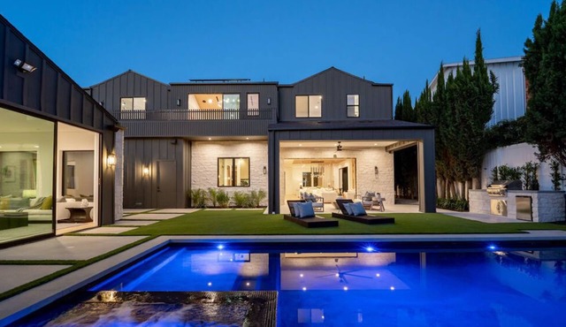 Valjean Farmhouse - Ultimate Modern Luxury Estate