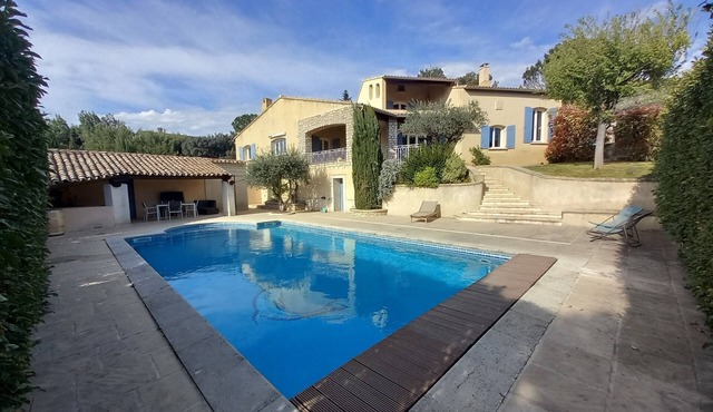Villa Avec vu et Piscine sur la Colline de Caumont sur Durance