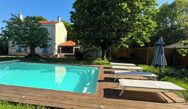 Villa for 8 people with a heated pool Bordeaux Business Trips & Vacations