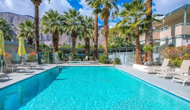 Villa Hermosa Getaway-Walk to Downtown