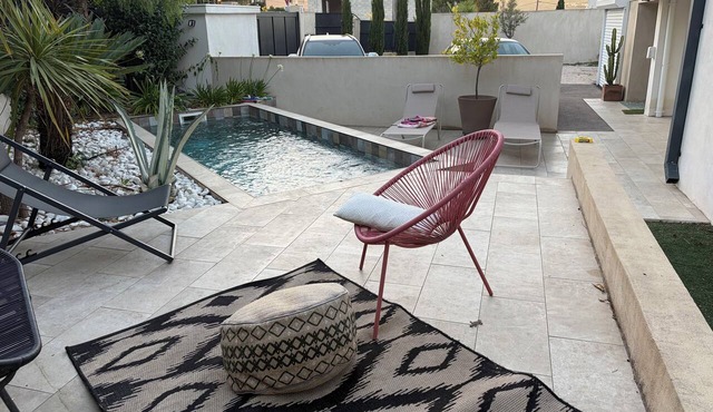 Villa with a Pool in the Heart of Marseille