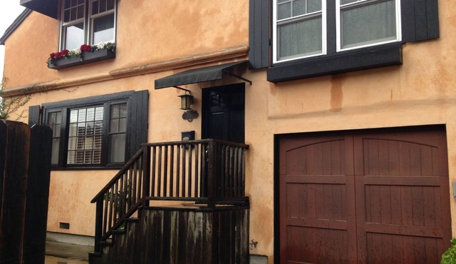 WALK TO DOWNTOWN NAPA! EUROPEAN STYLE 2 BEDROOM DUPLEX WITH CHARM!