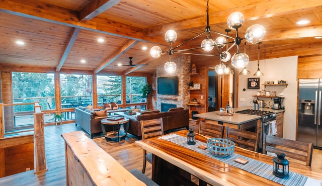 Walk to Lake | Lake Views | Hot Tub | Pool Table