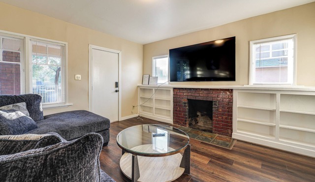 Walkable Phoenix 2-Unit Hub Near Chase Field!