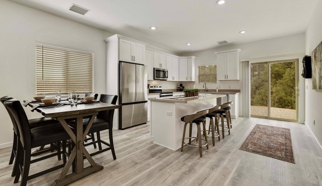 Watching Wildlife: Private Oasis for 4 w/Patio, BBQ & Parking. Step Inside!