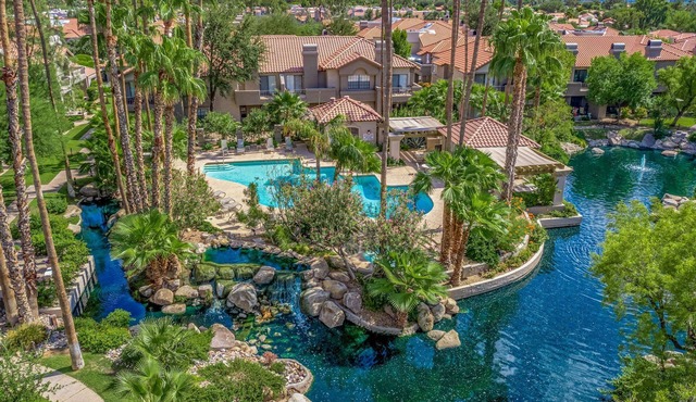 WATER VIEW RESORT STYLE