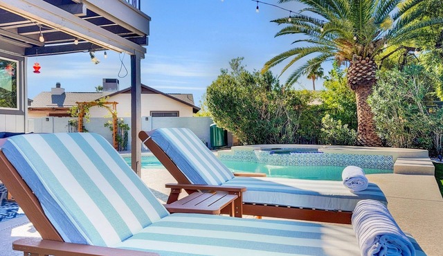 Waterfront Paradise! Pool, Hot Tub, Paddle, Pet Friendly!