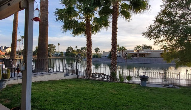 Waterfront - Pet Friendly Home - ON The Lake - Short Term & Multi-month options