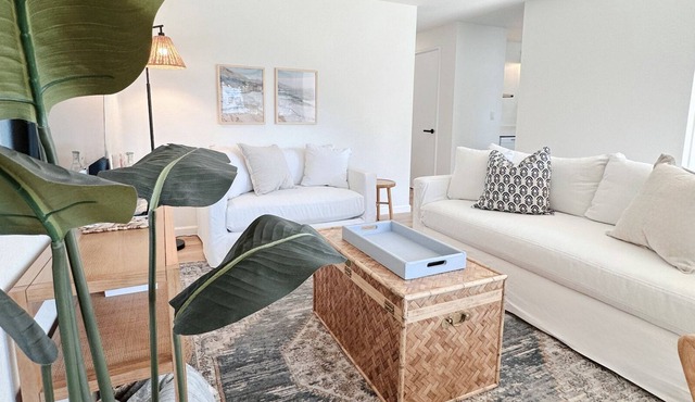 We're just a breezy 7 minute stroll away from the beach!