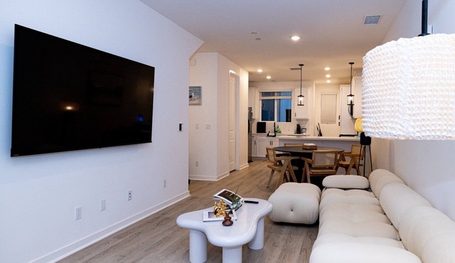 Weekly Discount! - Near Airport, Costco, Sam's & Ontario Mall! 2-Bed, 2.5-Bath