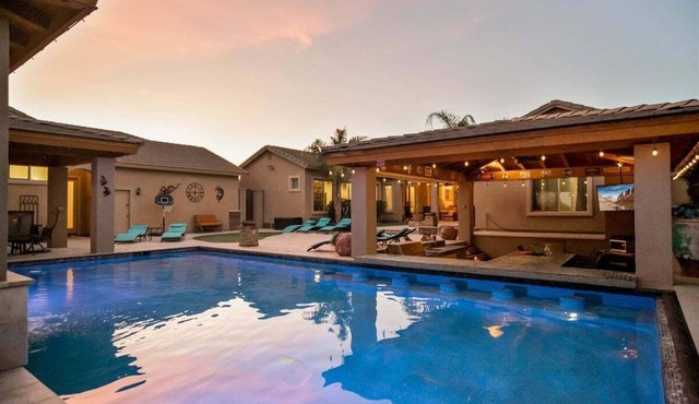 Welcome to Paradise | Pool Table, Swim Up Bar, Htd Pool, Hot Tub, Casita!