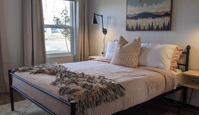 Whipple Vacay: Centrally located, walking distance to Yavapai medical center.