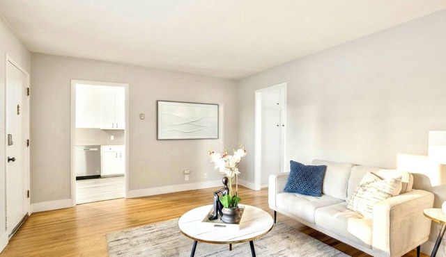 Willow Glen! WFH Monitors + WiFi! 5Min to Caltrain, Downtown San Jose & Airport!