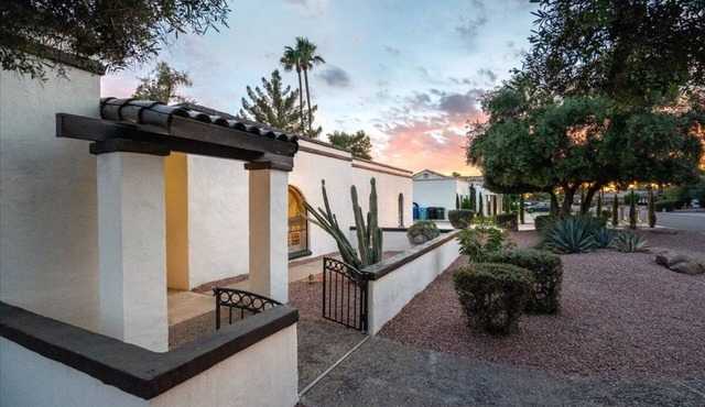 Windrose Retreat + Heated Pool, Casita, Sleeps 22!