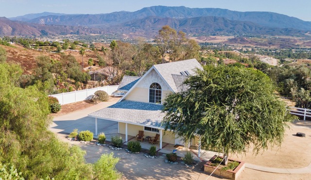 Wine Country Retreat | Gorgeous Views, Minutes to Wineries
