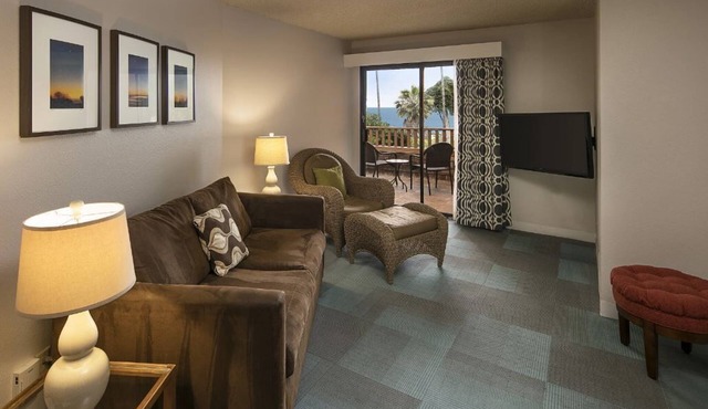 Your La Jolla Escape Awaits! Large 2-bedroom Oceanview Suite! Pool Onsite!