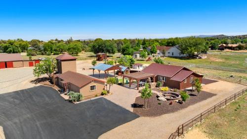 Zebra Ranch 16-Guest Compound Mtn VuSpaPKL BAL