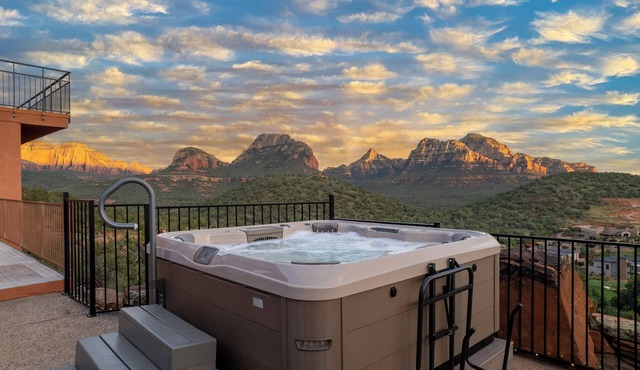 Zen Retreat, Amazing Views, Minutes to Attractions