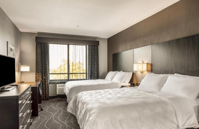 Holiday Inn Hotel Suites Silicon Valley Milpitas Ihg 