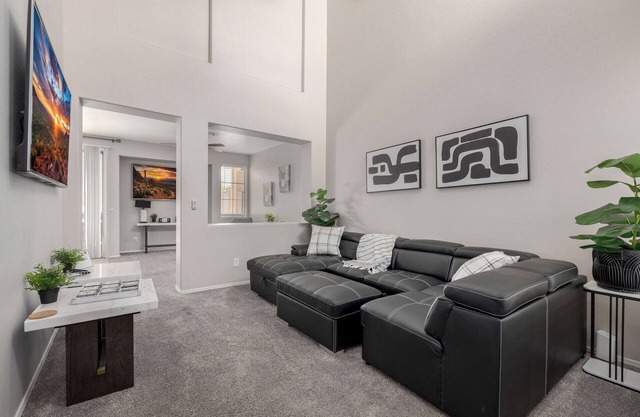 Luxury Golf Community Retreat ~ Putting Green, EV Charger, Pool & Hot Tub