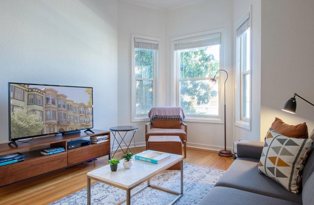 Mod Mission Dolores 1BR w/ W/D, walk to Muni, BART, Park by Blueground