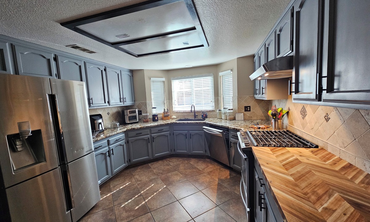 Clovis House | Spacious 4-bedroom house in delightful Clovis with WiFi, AC, Pool, Patio