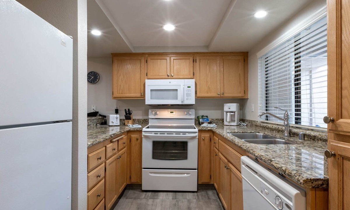 Baristo Resort | Luxury two bedroom and two bathroom unit with full amenities