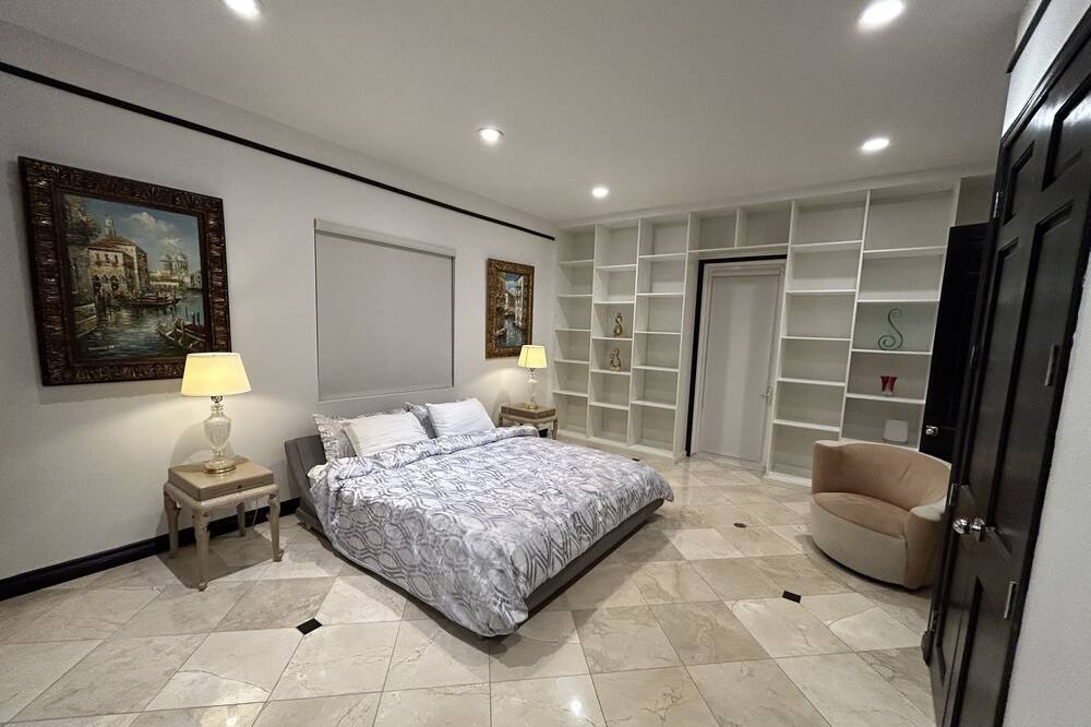 Villa Park House | Luxurious Villa 1 Bed + 1 Bth Stay