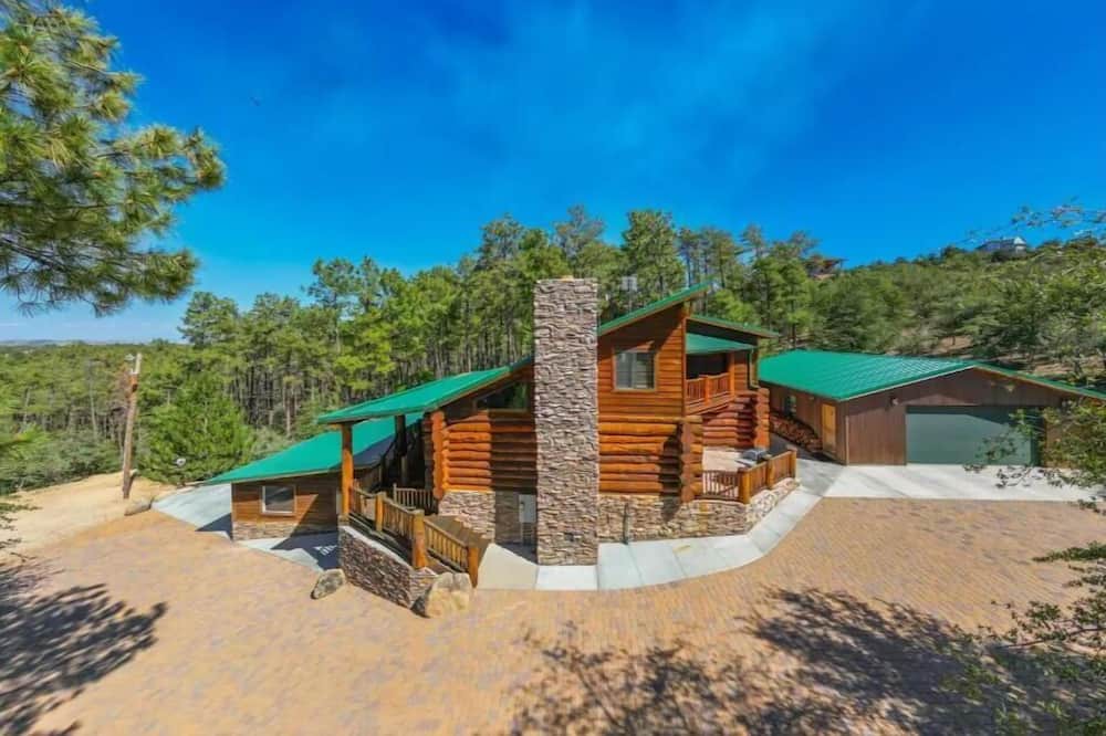 Mountain Club House | Cabin in the Woods - LOG CABIN