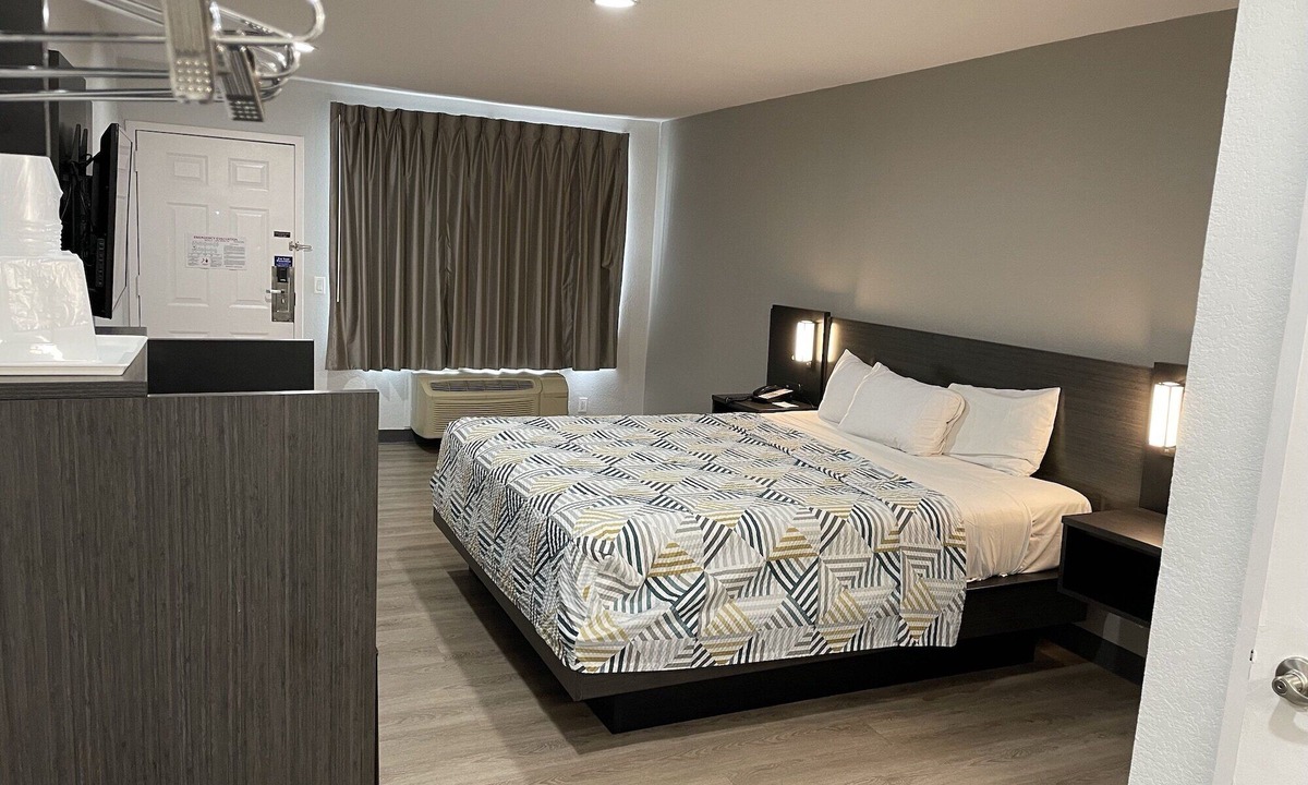 Nestor Hotel | Motel 6 San Diego, CA - Southbay