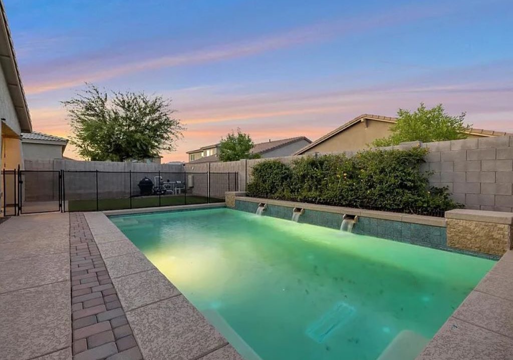 Surprise Farms House | Amazing Surprise Retreat W/Pool, Hot Tub, Ping Pong Table and much more!