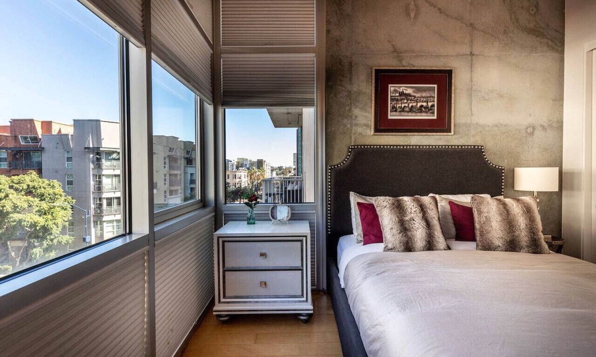 Marina District Condo | Modern Loft, Clean, Quiet, WiFi, Cable, Parking