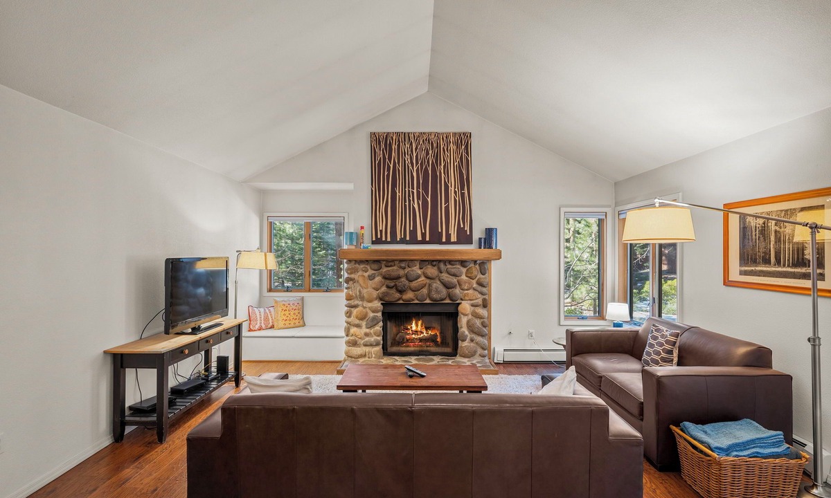 Incline Village Condo | 2BR/2BA Incline Village condo, hot tub, mountain views