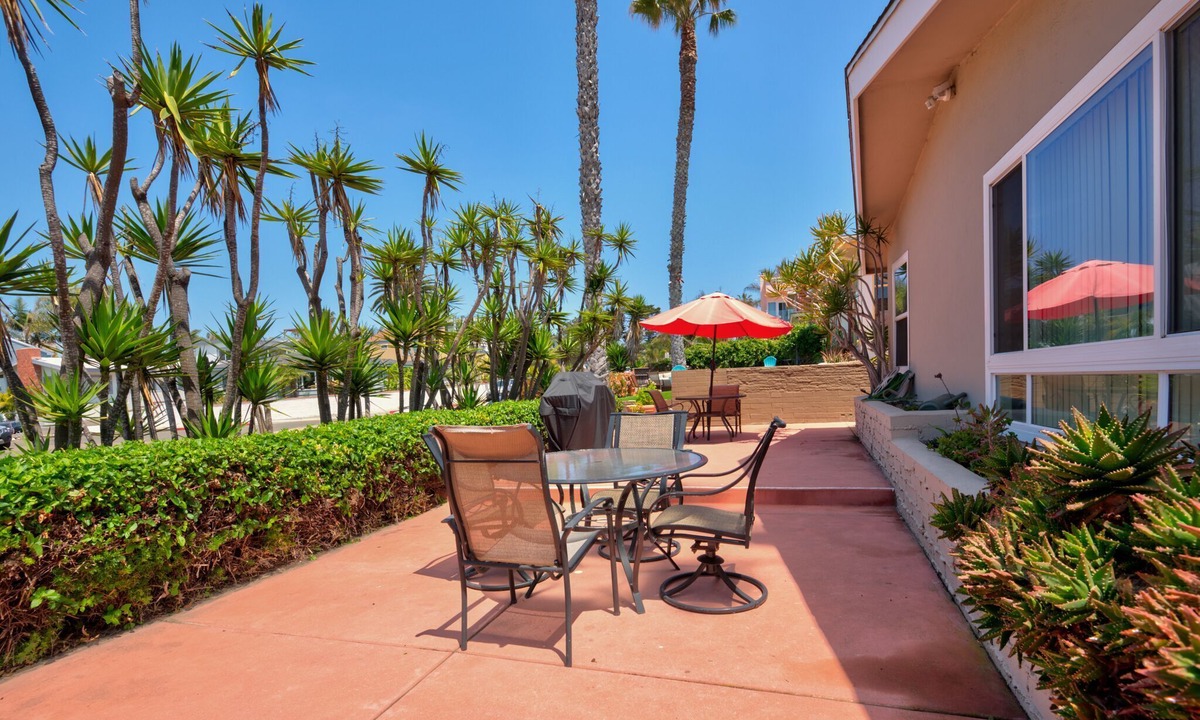 North Pacific Beach Apartment | The Shark - Pacific Beach