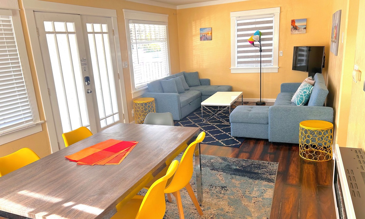 North Park Apartment | Casa California-Spacious - 3 Bdr/Backyard Firepit/Playground/Gaslamp/Zoo/Beach