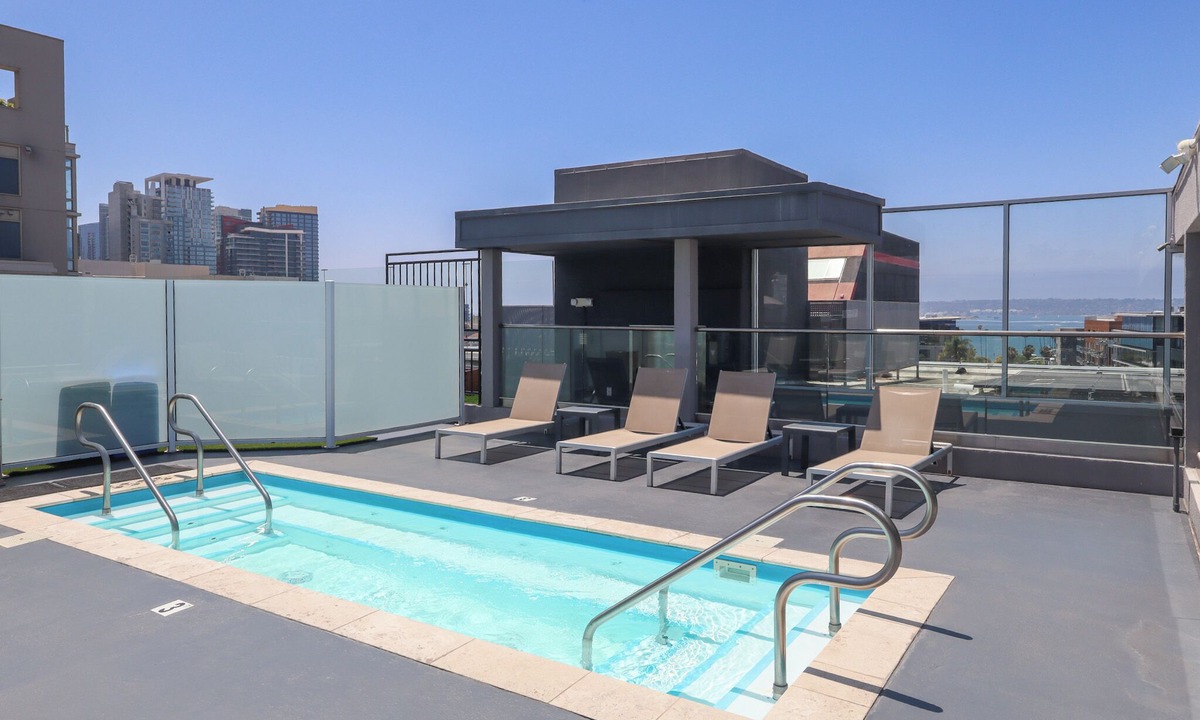 Little Italy Hotel | Relax in Stylish Room Steps from Downtown, Balboa Park and Cruise Terminal