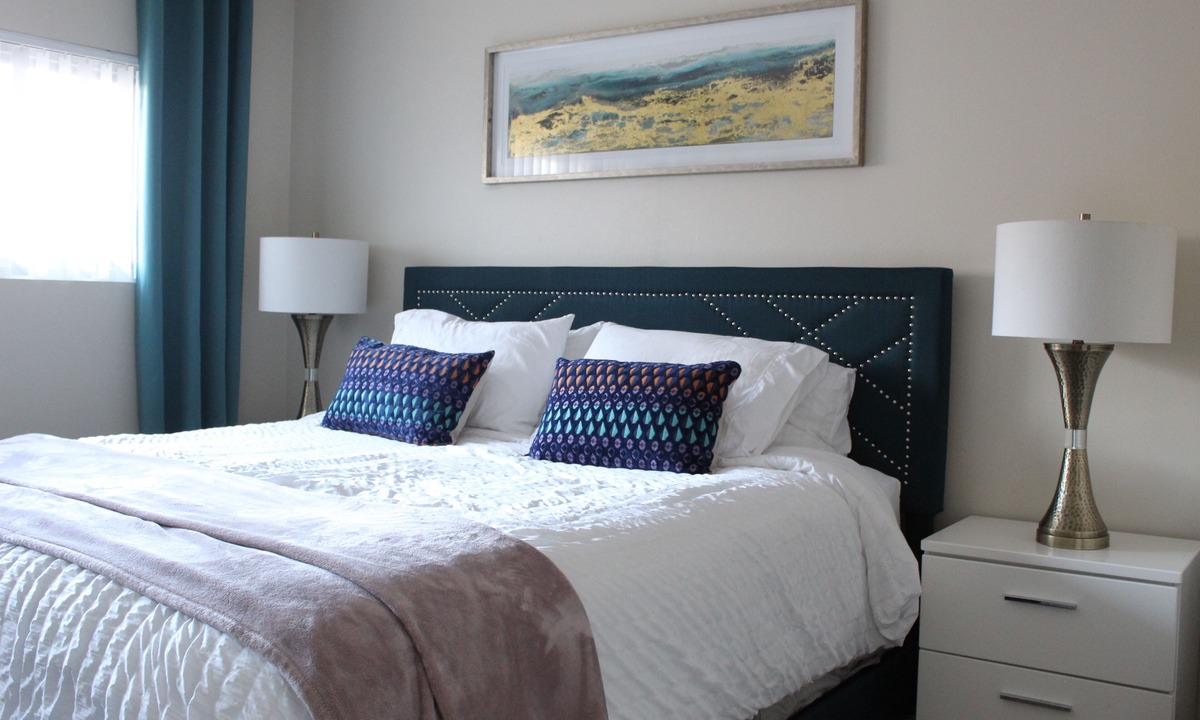 Westlake Village Apartment | Traveling professionals love it here!