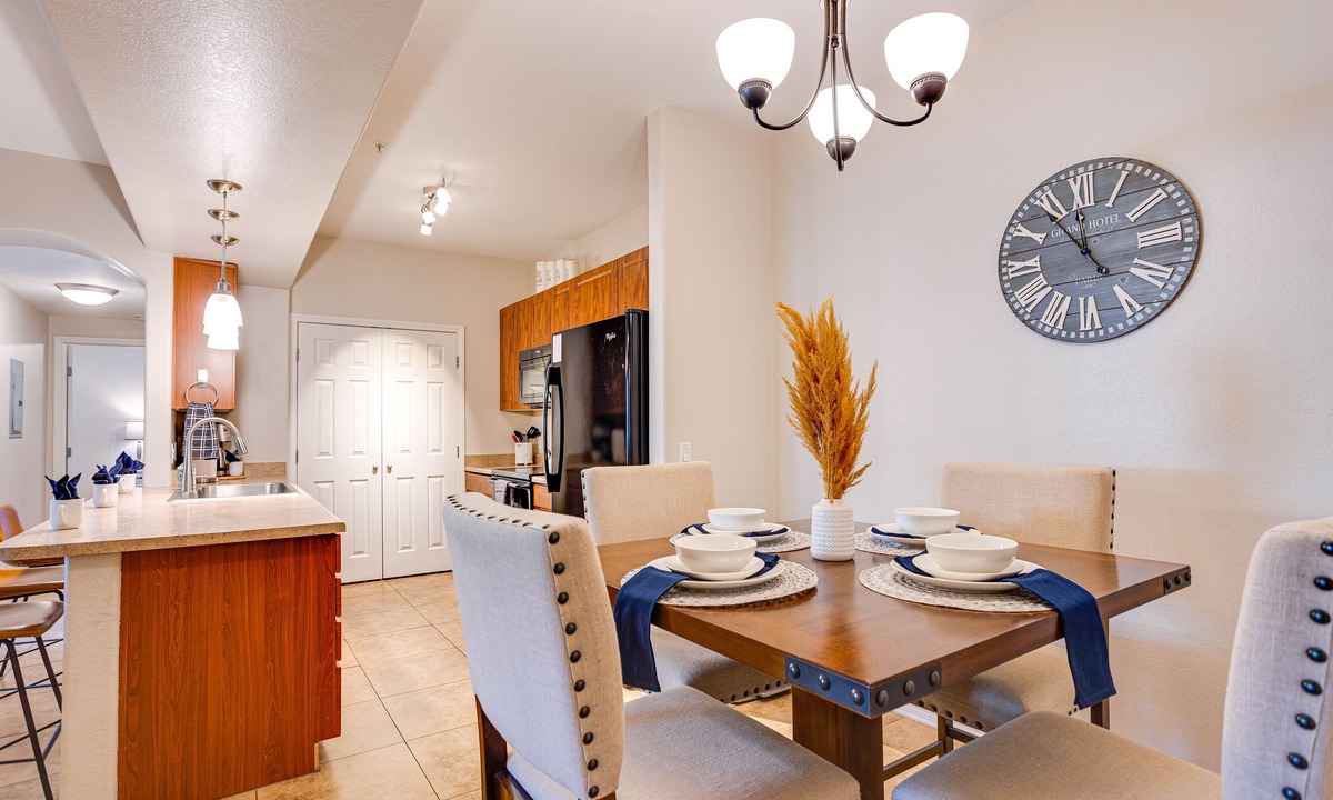 Parkwood Ranch Condo | 3BR Mesa Condo w Pool, Hot Tub, Gym, Patio, Parking!