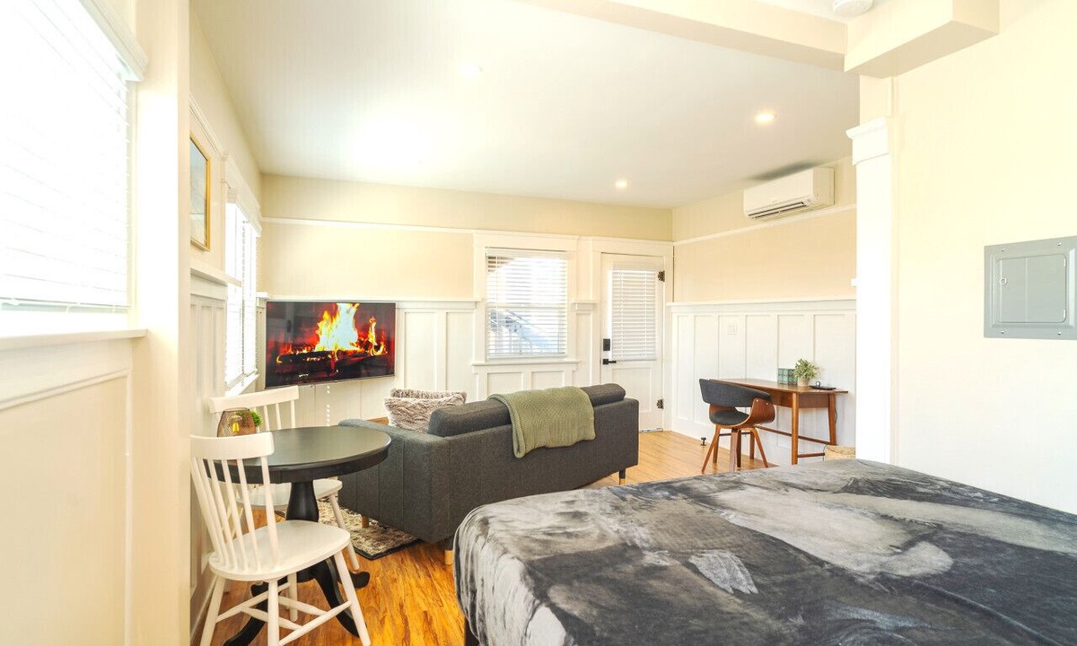South Park Apartment | Boutique Historic Studio Balboa Park W/D